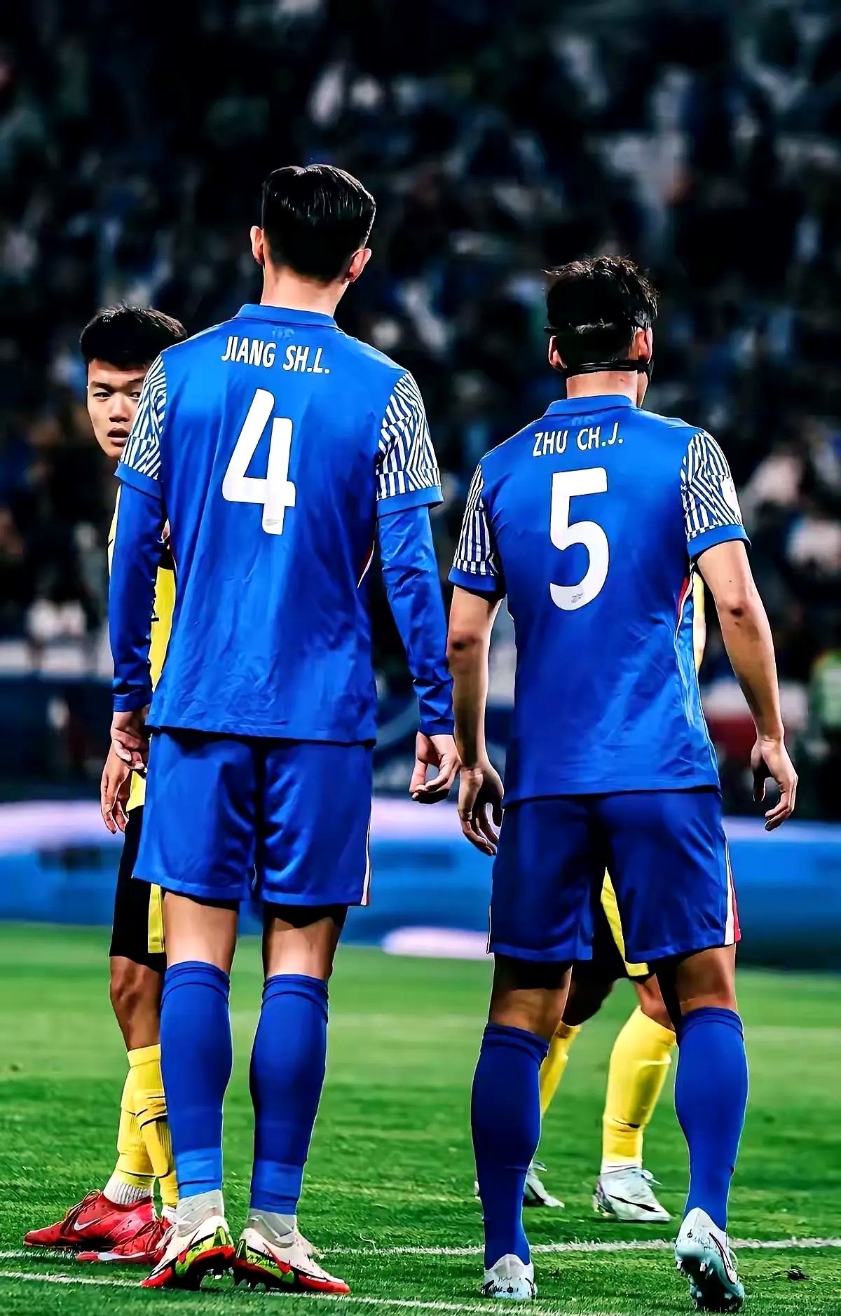 上海申花发布备战花絮，窗口期完成体检，CBA季后赛任务艰巨，球探报告显示潜力(申花引援最新目标)